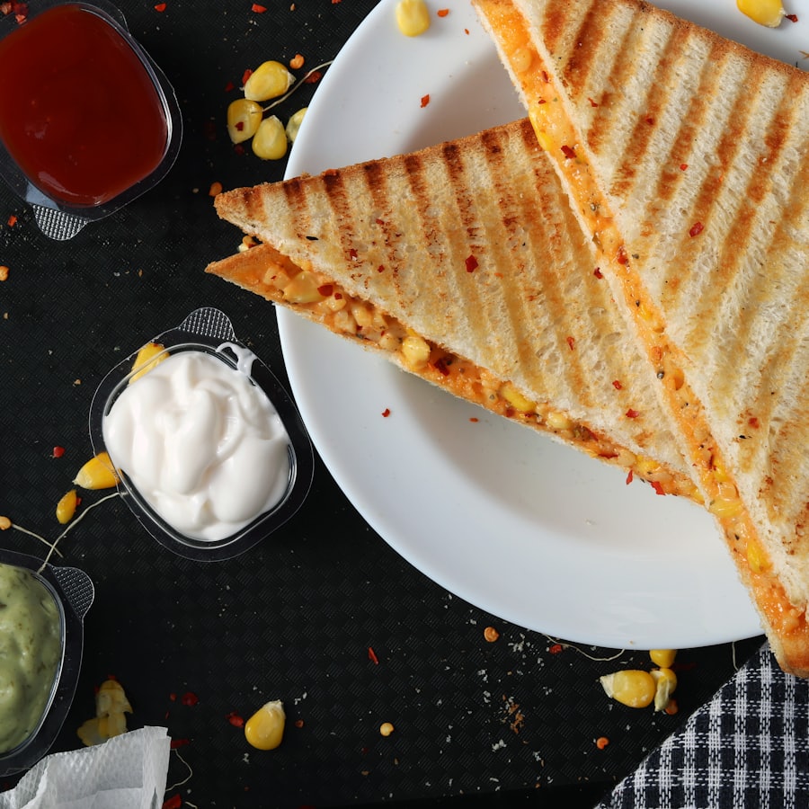 Panini grillé servi avec sa sauce
